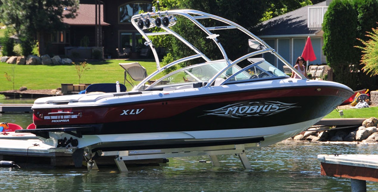 Hydraulic Lift with Large Boat